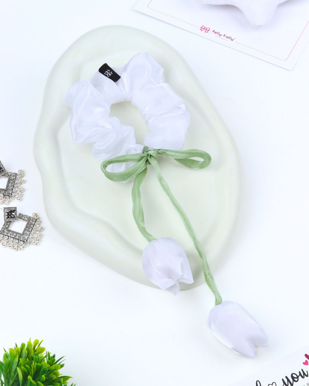 White |Tulip Scrunchies