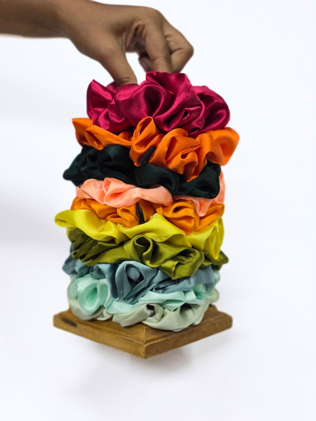 Scrunchies Wooden Stand | Pack of 1