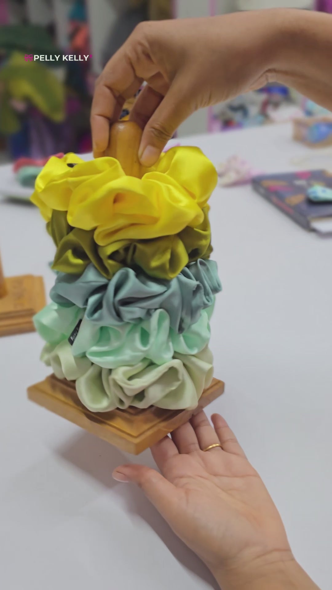 Scrunchies Wooden Stand | Pack of 1